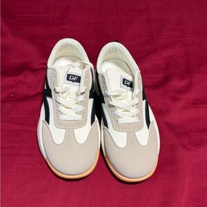 DF Logo Retro Runner Sneakers in Beige, Black & White